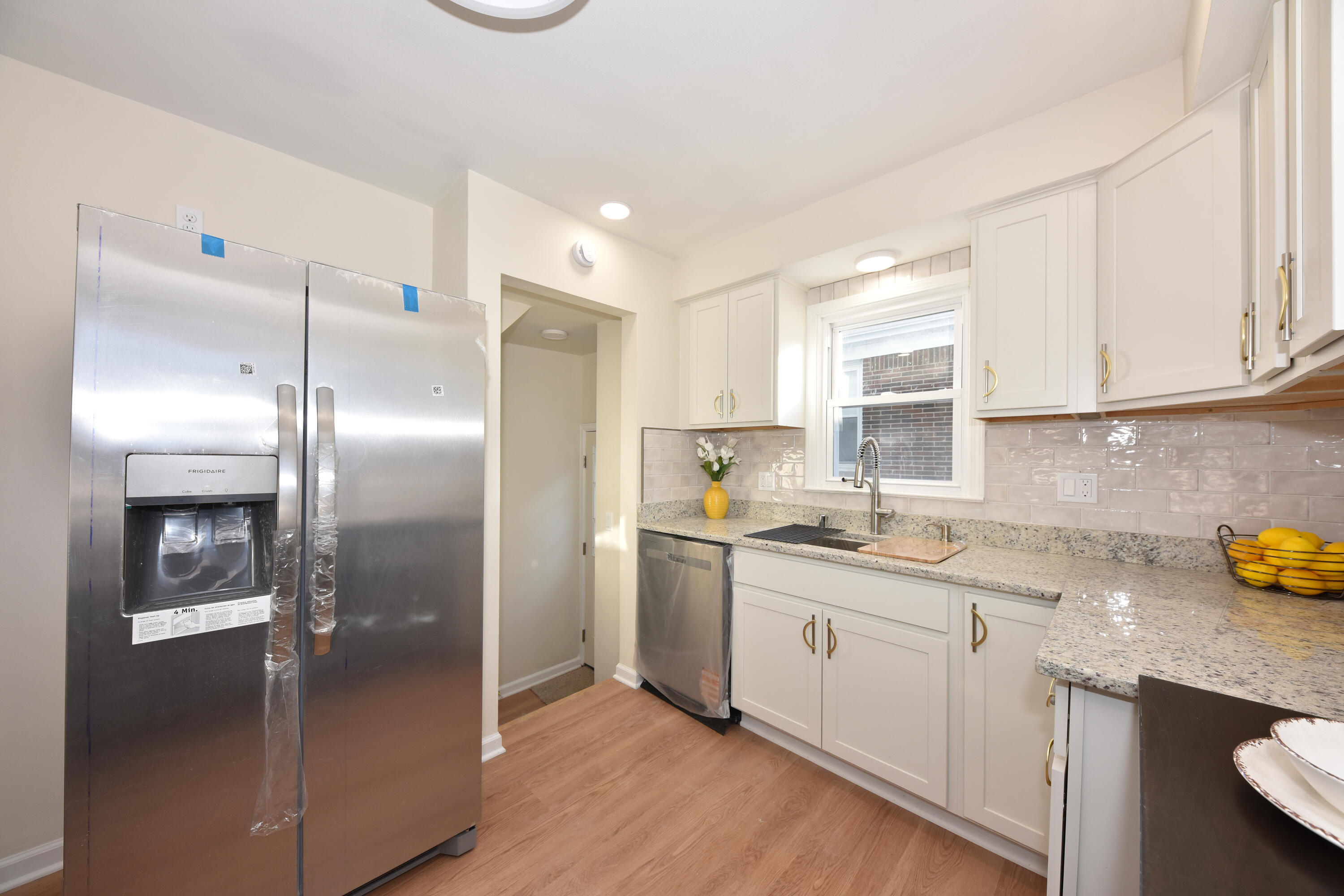 3165 North 87th Street Milwaukee, WI 53222 - Photo 7 of 35 Kitchen