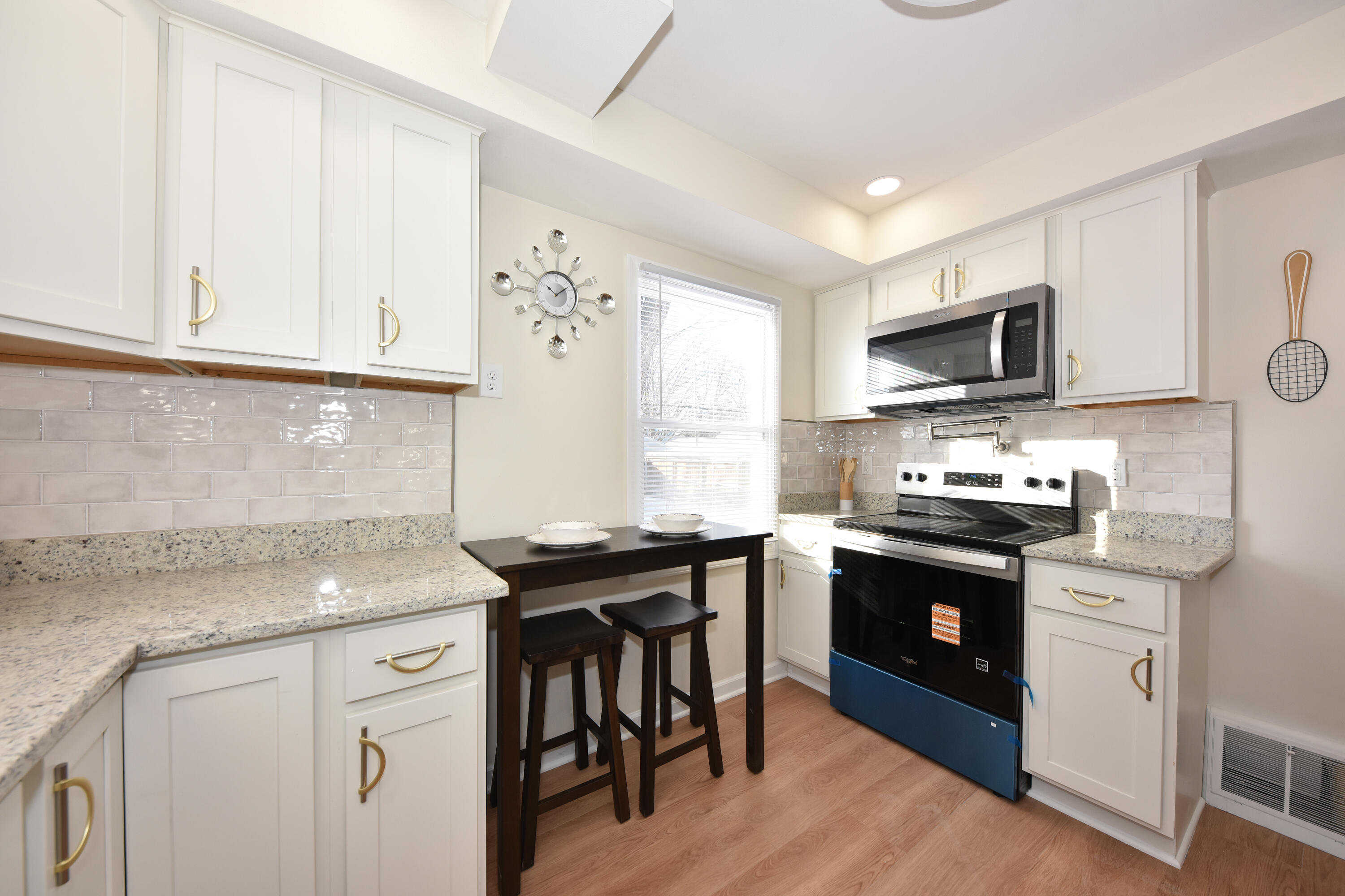 3165 North 87th Street Milwaukee, WI 53222 - Photo 9 of 35 Kitchen