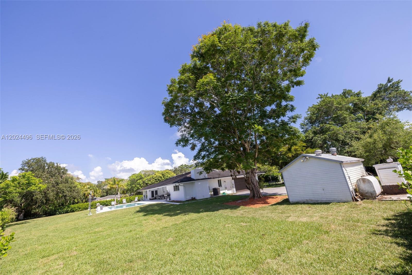 6875 North Cartee Road Palmetto Bay, FL 33158 - Photo 37 of 42 a backyard of a house with lots of green space