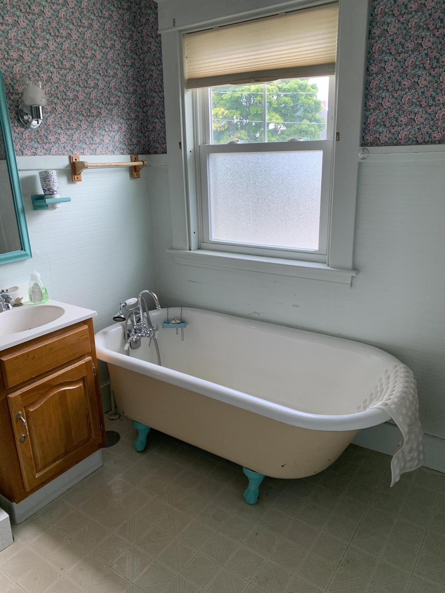 71 Boutelle Road Bangor, ME 04401 - Photo 12 of 21 IMG-0906 bath rm