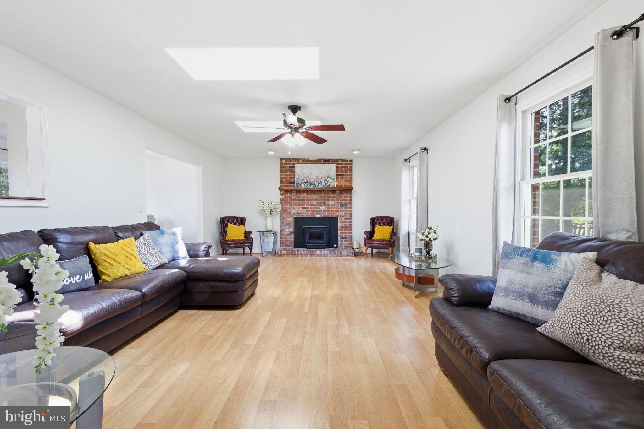 860 Hartwood Road Fredericksburg, VA 22406 - Photo 3 of 24 Bright and inviting living space.