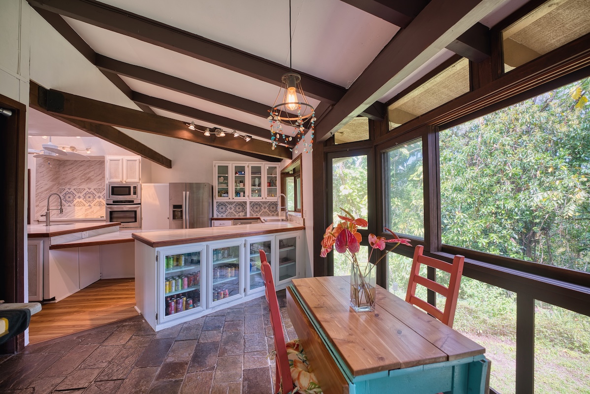 173 Opio Road Hilo, HI 96720 - Photo 17 of 27 a outdoor space with seating