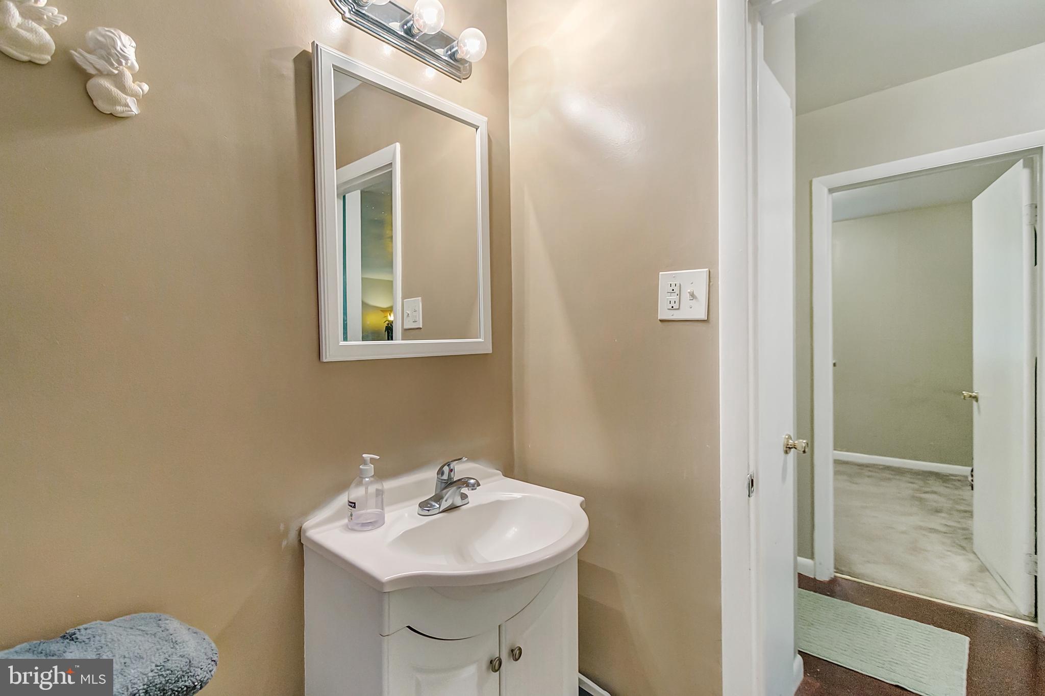5206 Taft Road Temple Hills, MD 20748 - Photo 20 of 39 Hallway Full Bath on Main Level