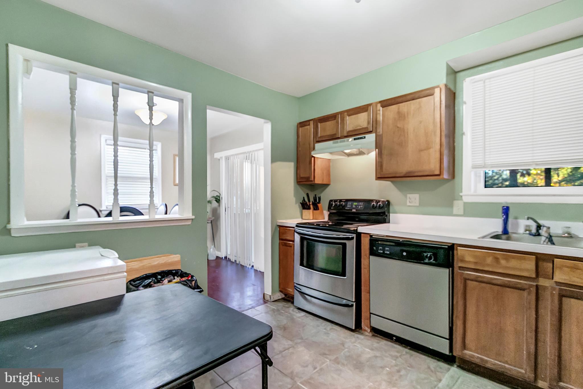 5206 Taft Road Temple Hills, MD 20748 - Photo 5 of 39 Kitchen