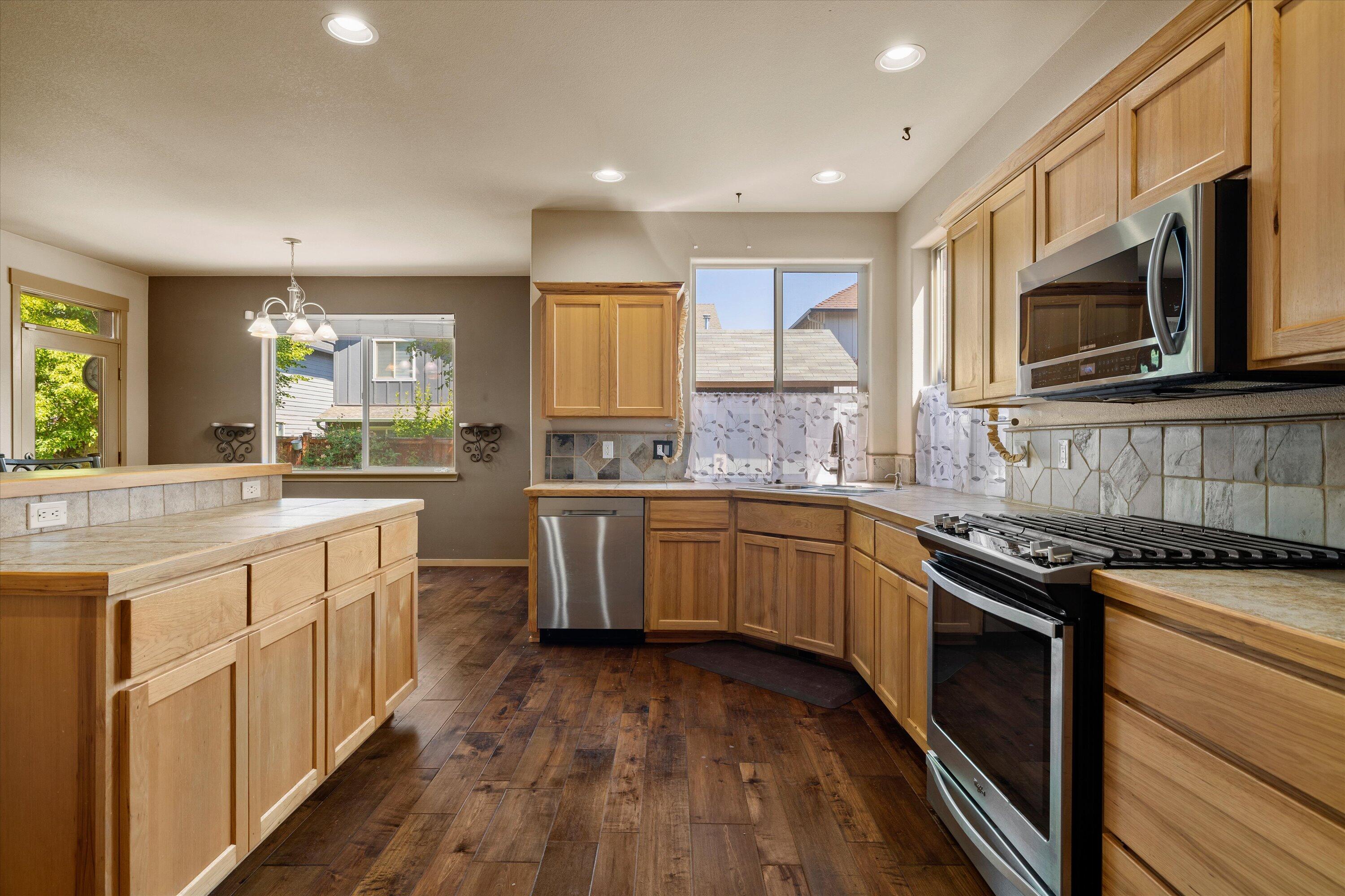 21190 Ritz Place Bend, OR 97702 - Photo 5 of 24 09-20250624 JILL ROSELL-10