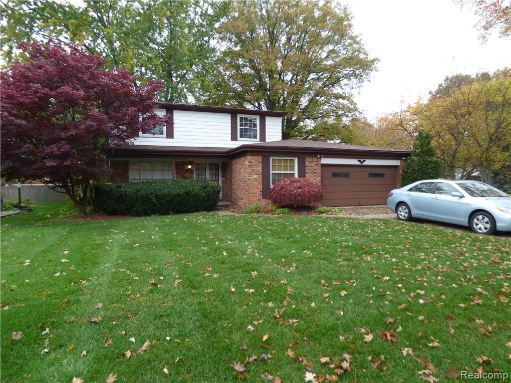 29809 North Rutherland Street Southfield, MI 48076 - Photo 1 of 26 P1010211.JPG