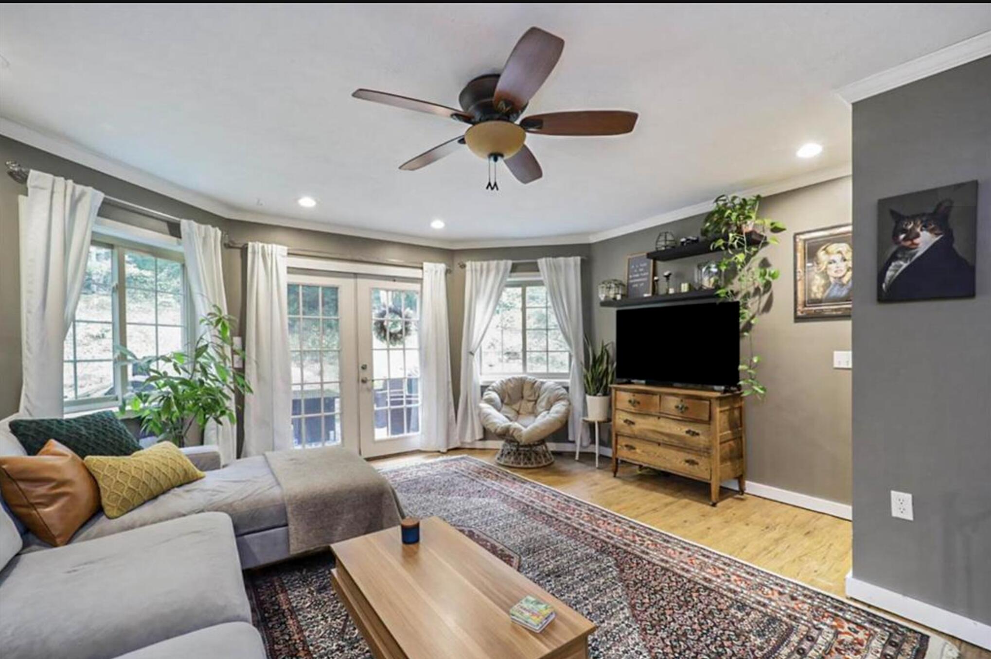 331 North Seldon Road Petoskey, MI 49770 - Photo 2 of 10 Gallery Image 2
