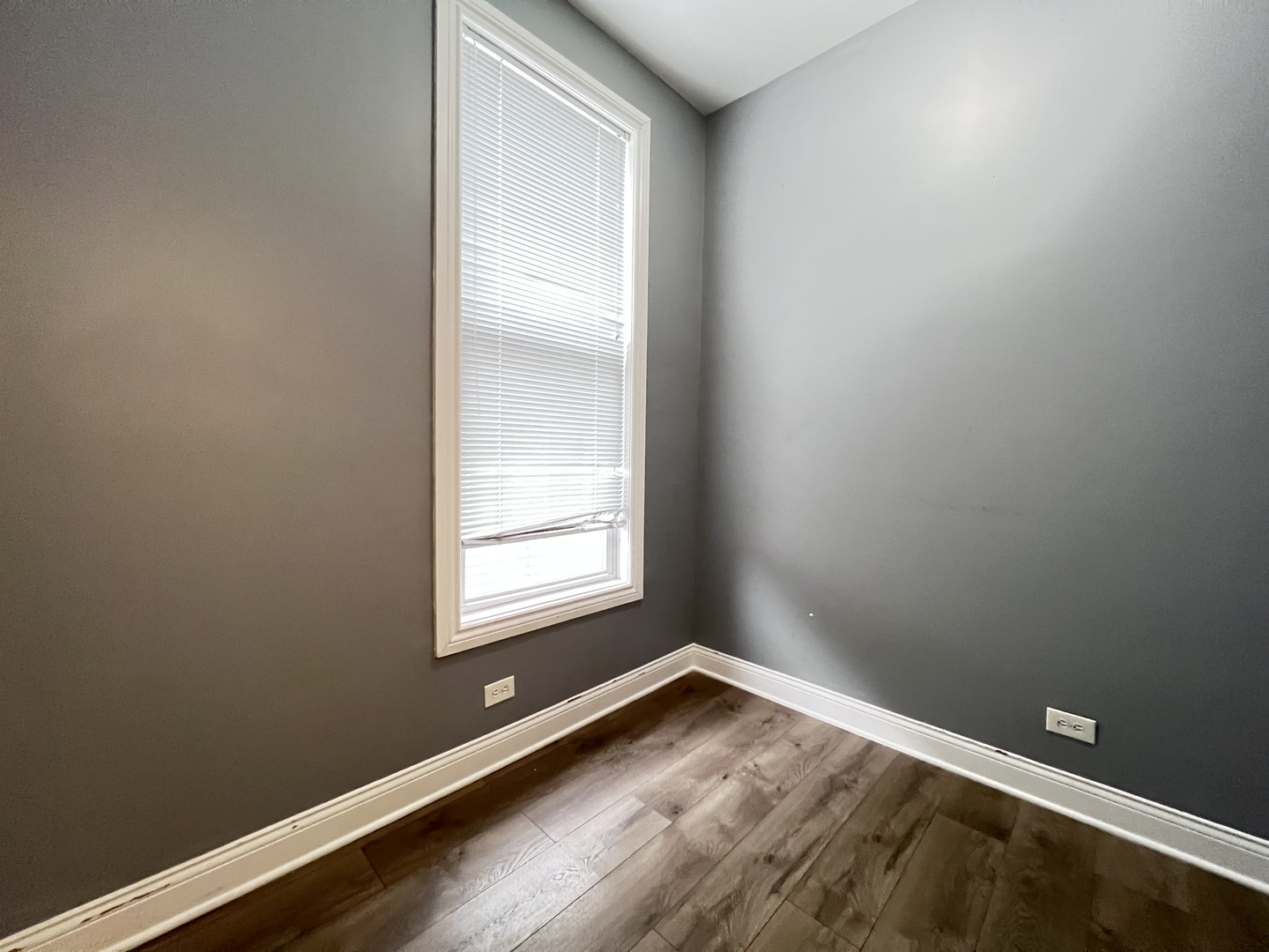 7057 South Normal Boulevard, Unit 2 Chicago, IL 60621 - Photo 27 of 46 an empty room with a window
