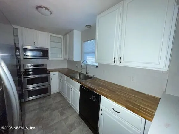 $1,795 | 3459 Rogero Road, Jacksonville, FL 32277