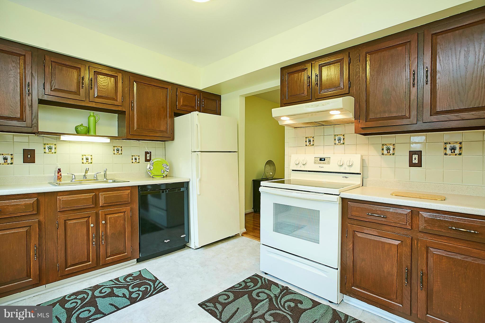 8567 Tyrolean Way Springfield, VA 22153 - Photo 5 of 29 a kitchen with stainless steel appliances granite countertop a refrigerator sink and stove