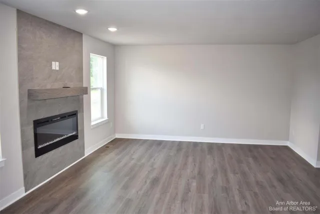 $344,900 | 725 Jefferson Lane, Milan, MI 48160