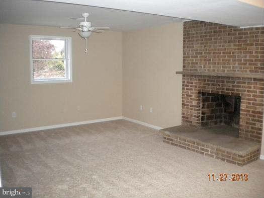 8404 Stonehouse Road Frederick, MD 21702 - Photo 10 of 16 Family Room