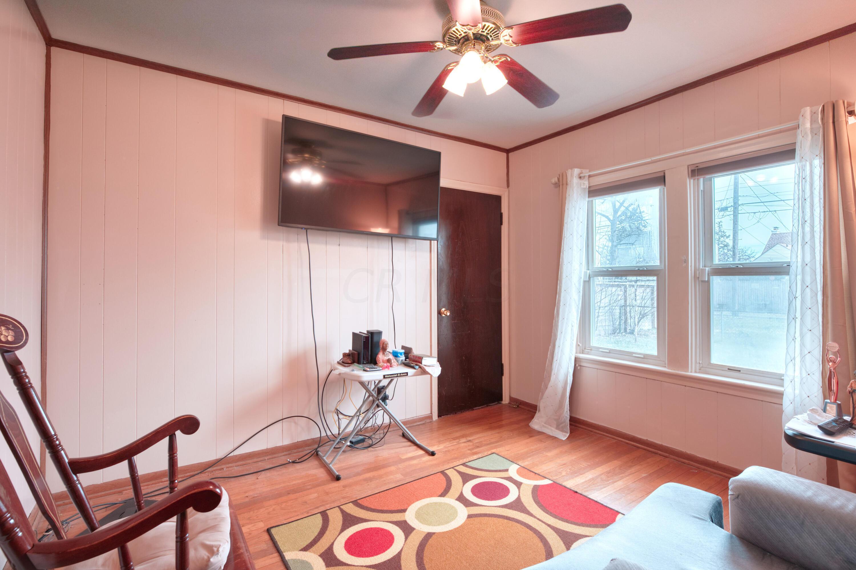 140 Demorest Road Columbus, OH 43204 - Photo 11 of 19 TV Room