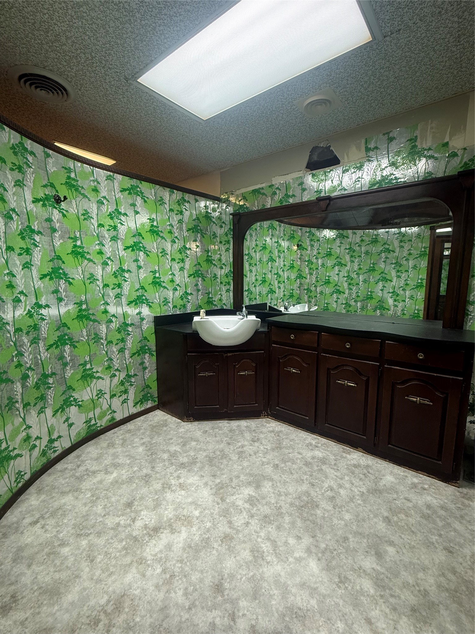 24 Washington Avenue Endicott, NY 13760 - Photo 18 of 33