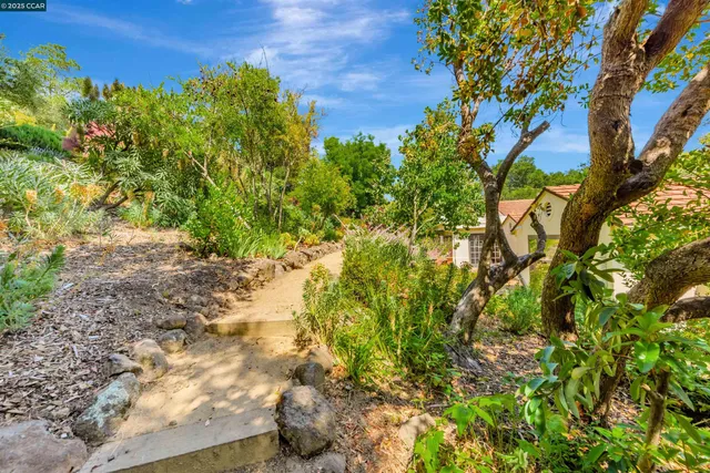 $2,500,000 | 23 El Verano, Orinda, CA 94563