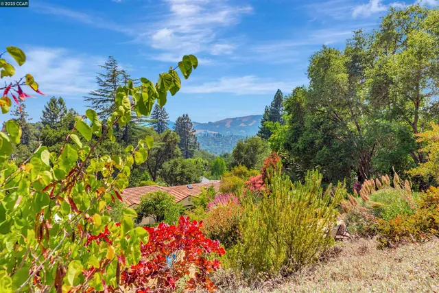 $2,500,000 | 23 El Verano, Orinda, CA 94563
