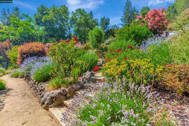 $2,500,000 | 23 El Verano, Orinda, CA 94563