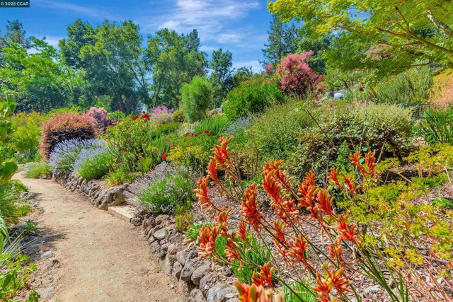 $2,500,000 | 23 El Verano, Orinda, CA 94563