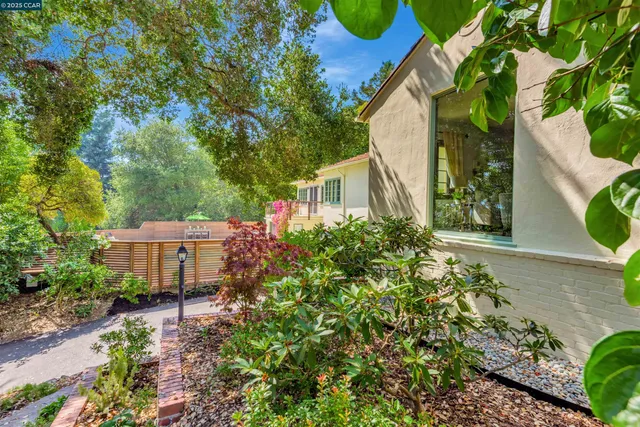 $2,500,000 | 23 El Verano, Orinda, CA 94563