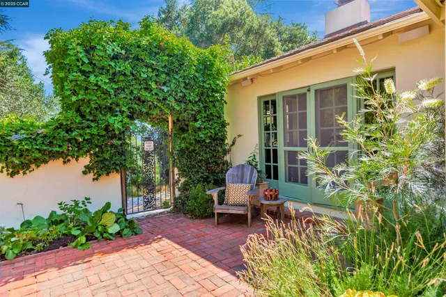 $2,500,000 | 23 El Verano, Orinda, CA 94563