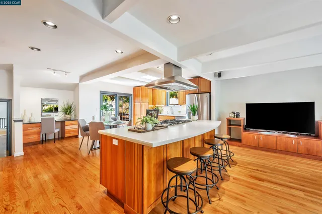 $2,500,000 | 23 El Verano, Orinda, CA 94563