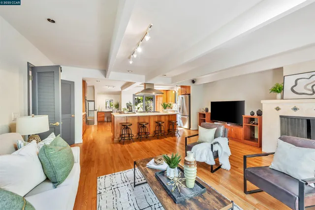 $2,500,000 | 23 El Verano, Orinda, CA 94563