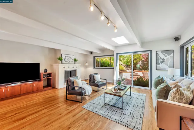 $2,500,000 | 23 El Verano, Orinda, CA 94563