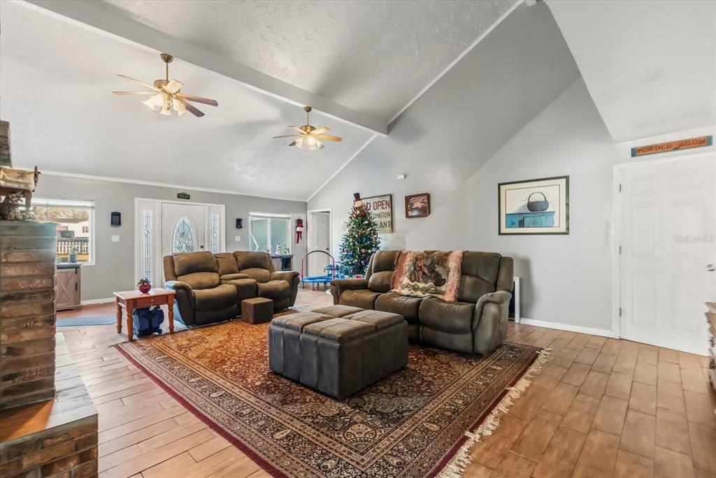 418 Glenn Road Orlando, FL 32833 - Photo 2 of 27 a living room with furniture and a rug