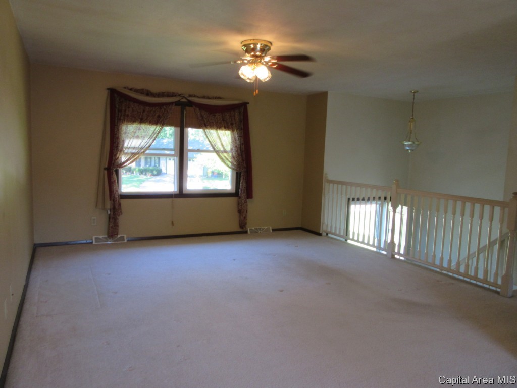 4 Rainbow Road Springfield, IL 62712 - Photo 2 of 17