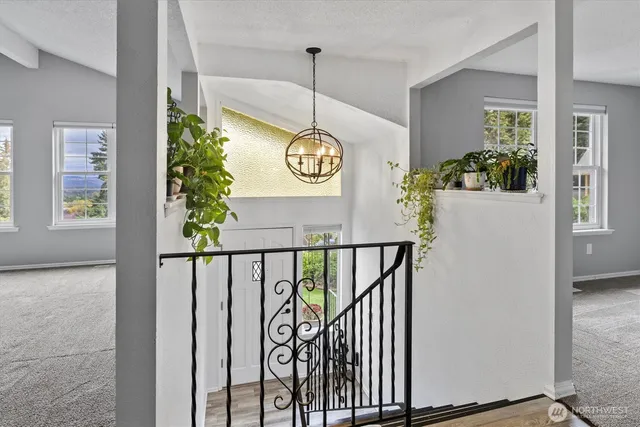 a view of entryway with a flower pot