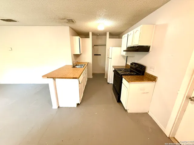 $849 | 6921 Belforest, San Antonio, TX 78239