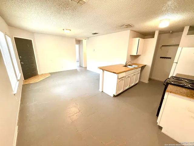 $849 | 6921 Belforest, San Antonio, TX 78239