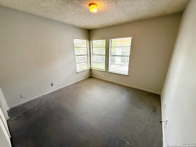 $849 | 6921 Belforest, San Antonio, TX 78239