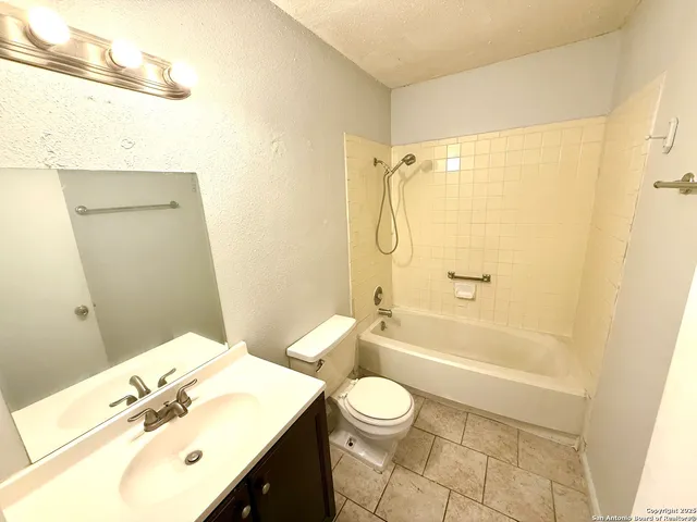 $849 | 6921 Belforest, San Antonio, TX 78239