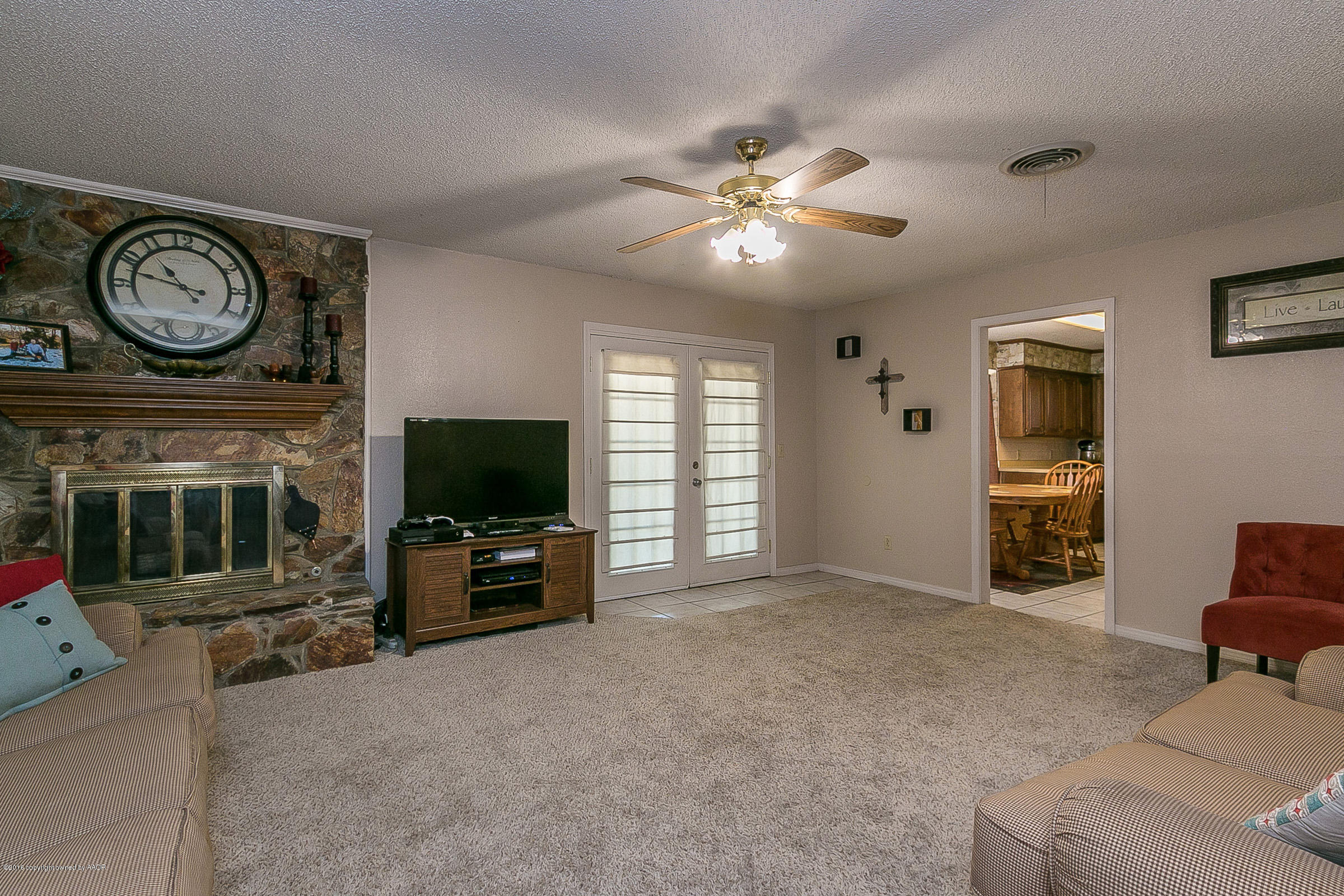 3318 Bedford Road Amarillo, TX 79106 - Photo 3 of 18 Living Room