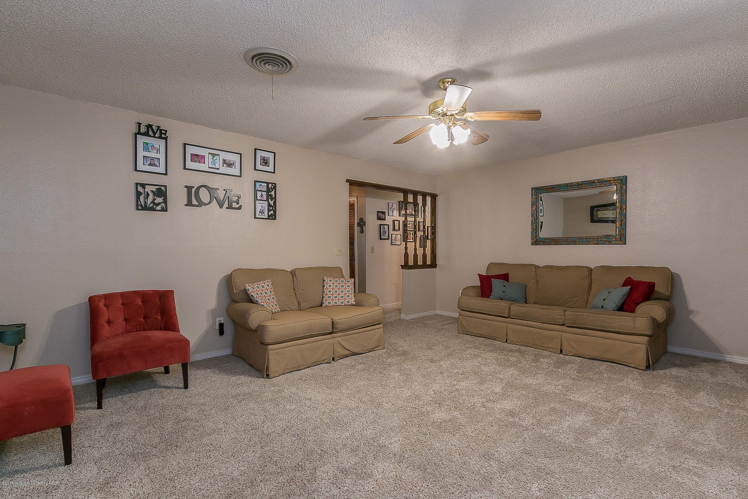 3318 Bedford Road Amarillo, TX 79106 - Photo 4 of 18 Living Room 2