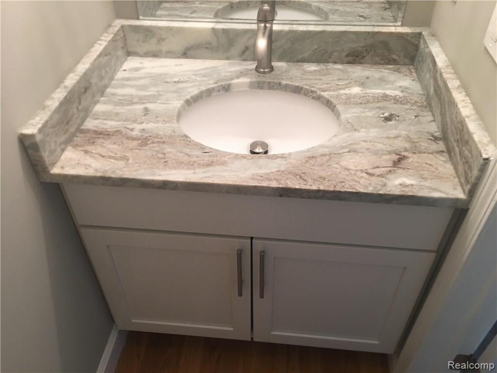 962 Cobblers Road Waterford, MI 48327 - Photo 9 of 16 unnamed (9).jpg