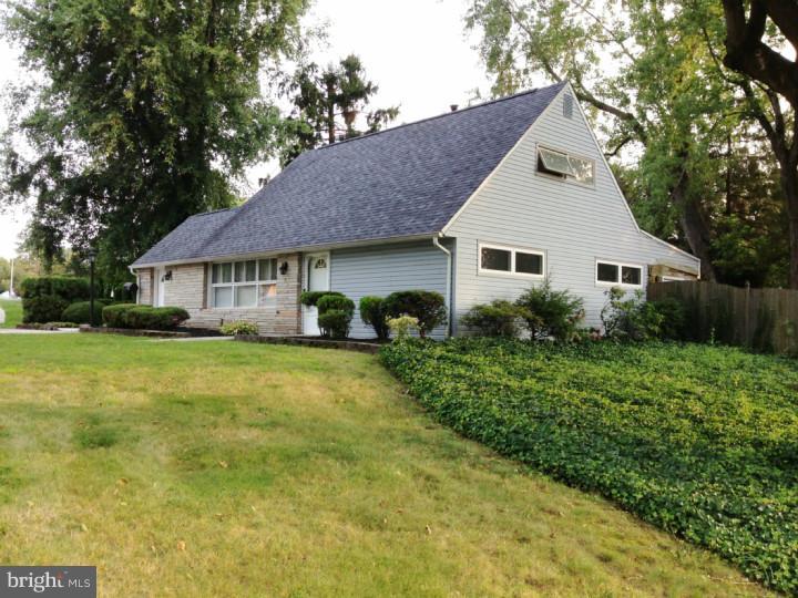39 Quakeroak Road Levittown, PA 19057 - Photo 2 of 23 Exterior Front