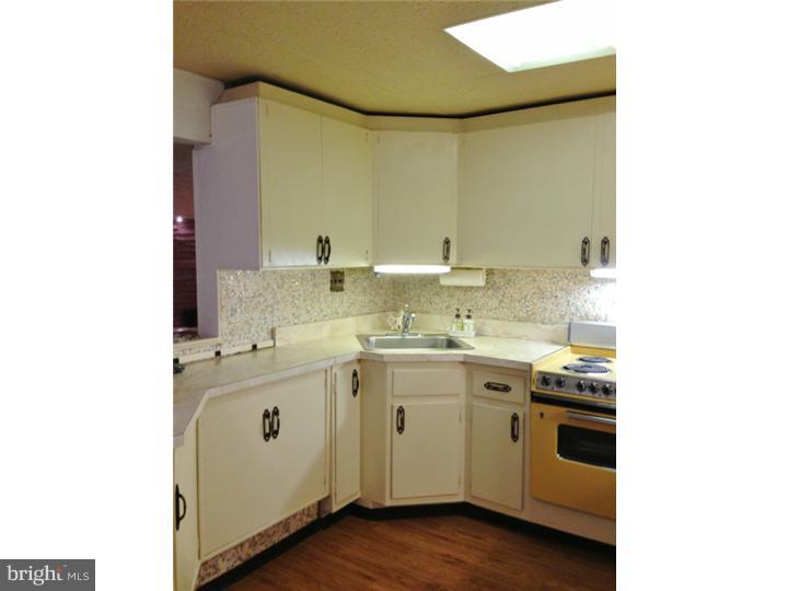 39 Quakeroak Road Levittown, PA 19057 - Photo 13 of 23 Kitchen
