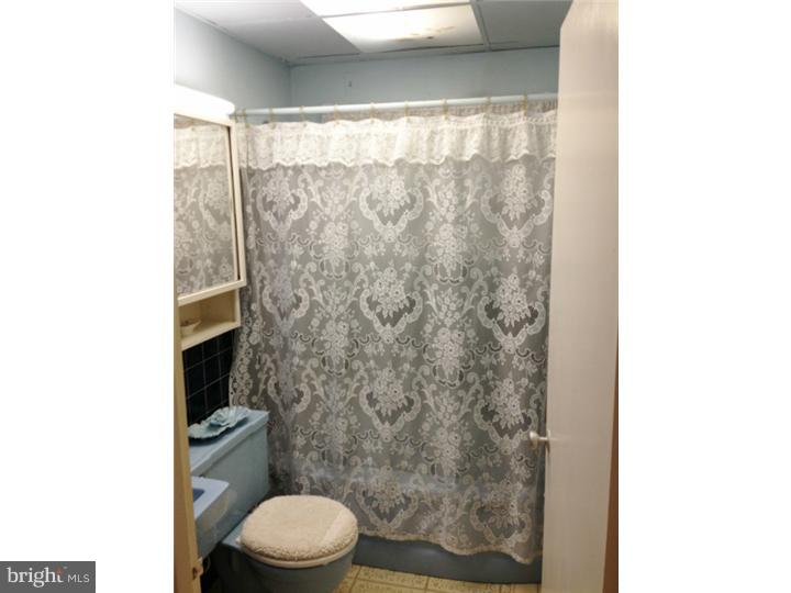 39 Quakeroak Road Levittown, PA 19057 - Photo 19 of 23 Bathroom