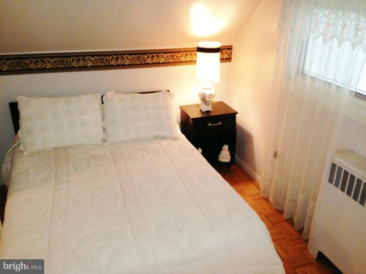 39 Quakeroak Road Levittown, PA 19057 - Photo 20 of 23 Bedroom 3