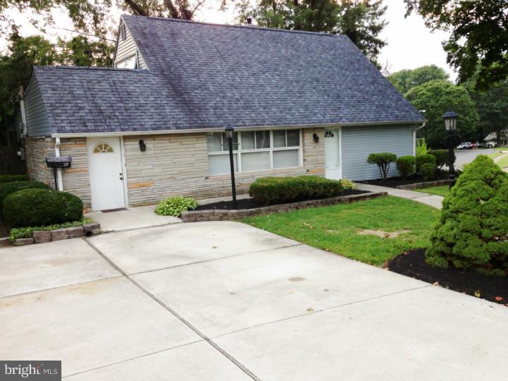 39 Quakeroak Road Levittown, PA 19057 - Photo 3 of 23 Gallery Image 3