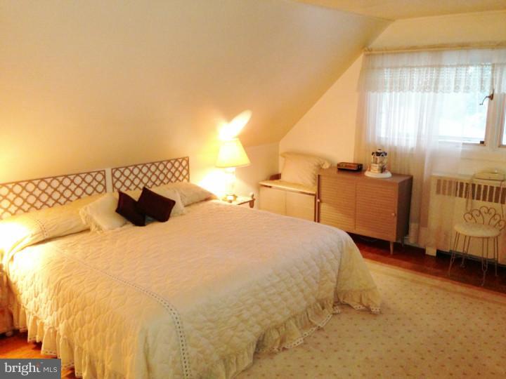 39 Quakeroak Road Levittown, PA 19057 - Photo 22 of 23 Bedroom 2