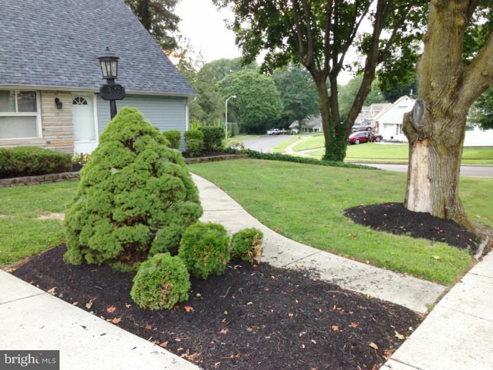 39 Quakeroak Road Levittown, PA 19057 - Photo 4 of 23 Exterior Front