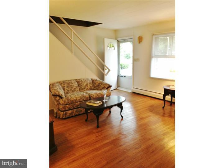 39 Quakeroak Road Levittown, PA 19057 - Photo 8 of 23 Living Room