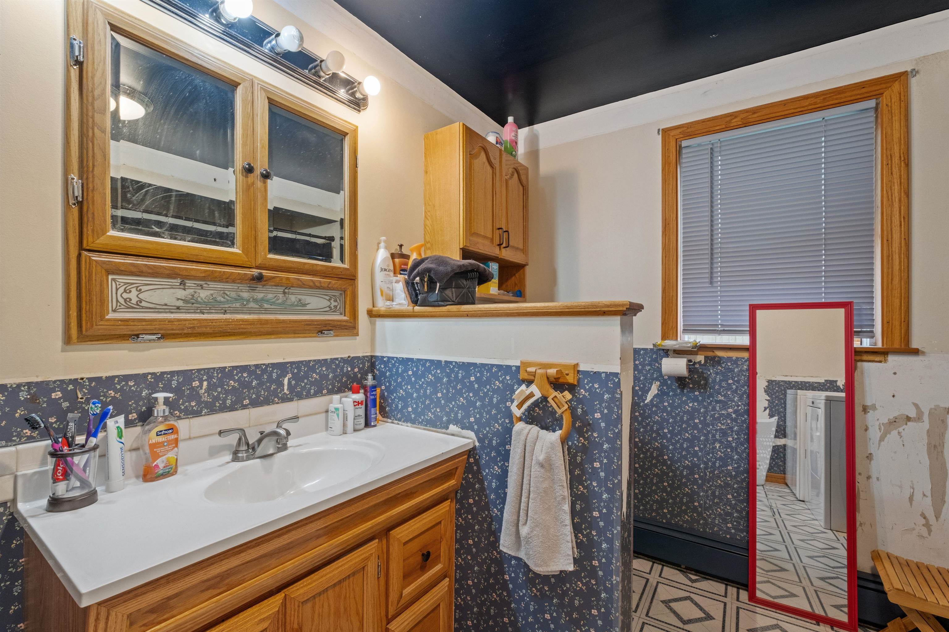 22 Russell Street Franklin, NH 03235 - Photo 3 of 40
