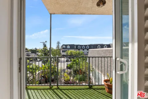 $985,000 | 2385 Roscomare Road, Unit E17, Los Angeles, CA 90077