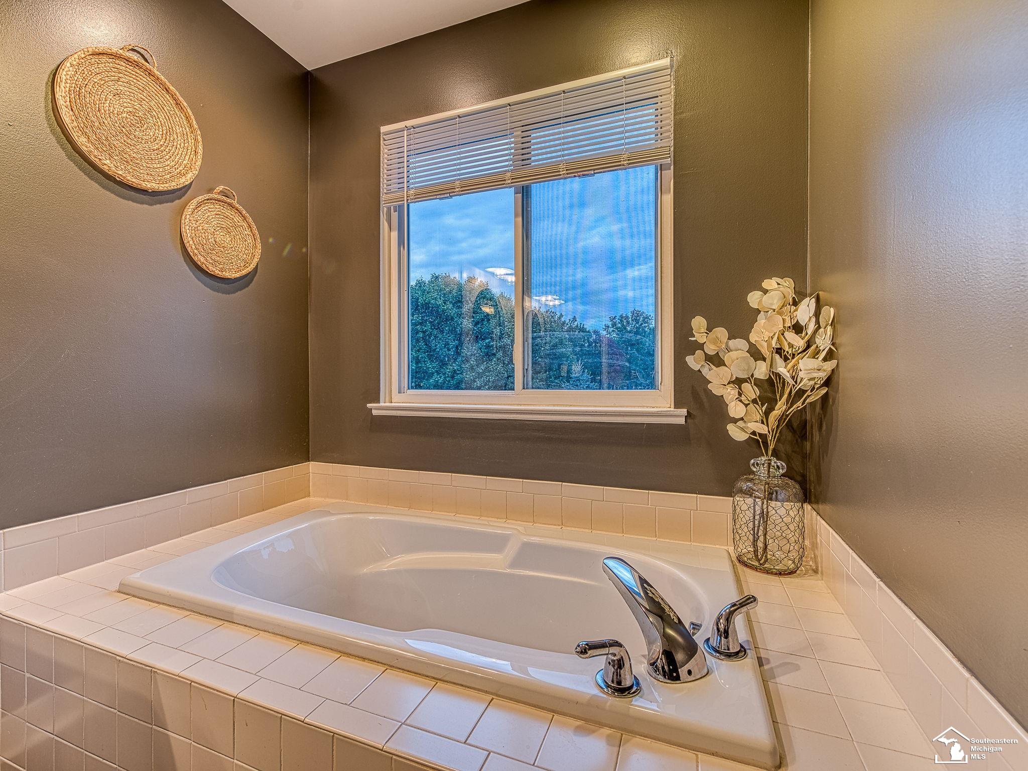 816 Golf Ridge Circle Dundee, MI 48131 - Photo 23 of 38 50093068-22.JPG