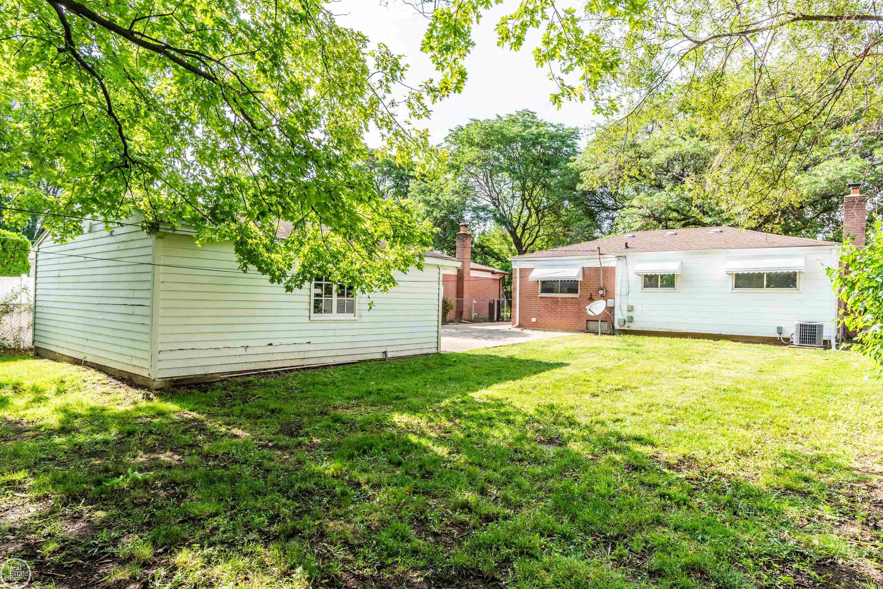 4444 Martin Road Warren, MI 48092 - Photo 25 of 27 50179410-a879f49f-f8d6-49f2-820e-8bf75a1f1dd7.JPG
