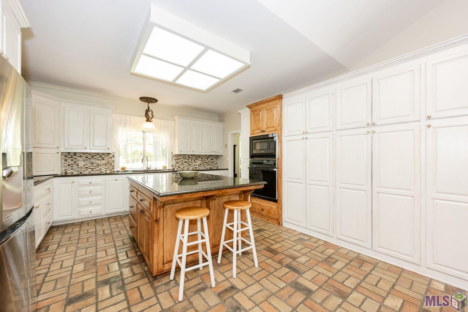 13407 North Amiss Road Baton Rouge, LA 70810 - Photo 10 of 39 Another View of Kitchen